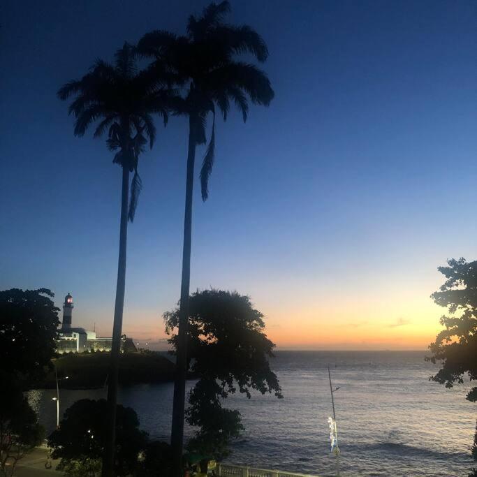 Em Salvador-ba No Farol Da Barra Apartamento